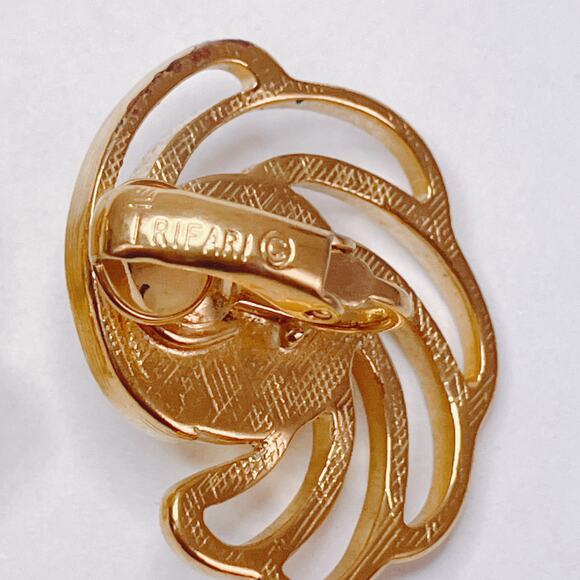 Vintage Signed Crown Trifari Earrings Gold Tone Faux Pearl Clip On Mid Century - Picture 8 of 16